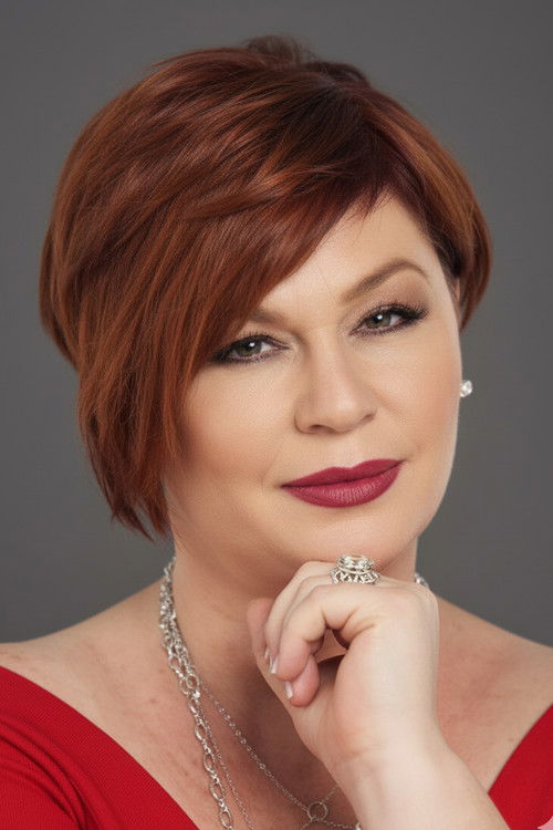 Profile of Emel Müftüoğlu