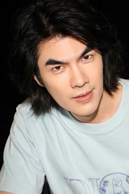 Photo of Phakphum Romsaithong