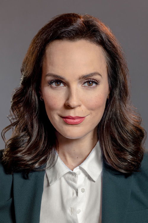 Photo of Erin Cahill
