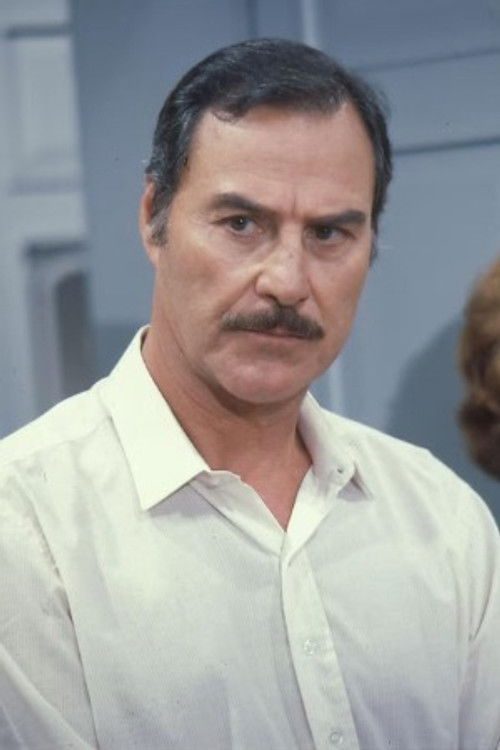 Photo of Leonardo Villar