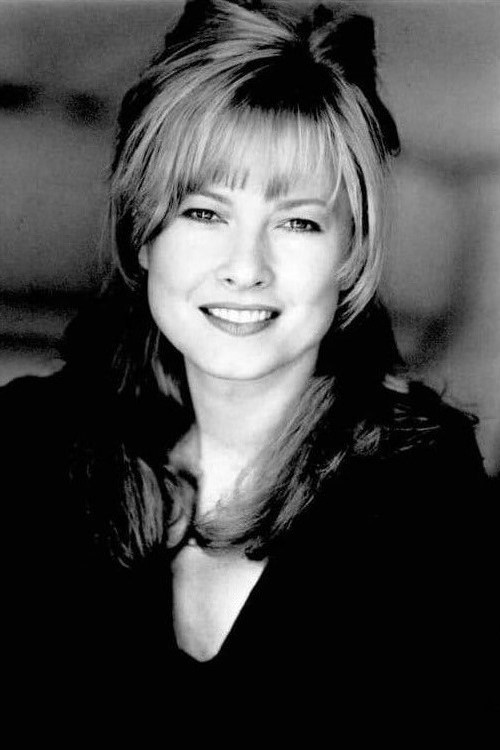 Photo of Elyssa Davalos