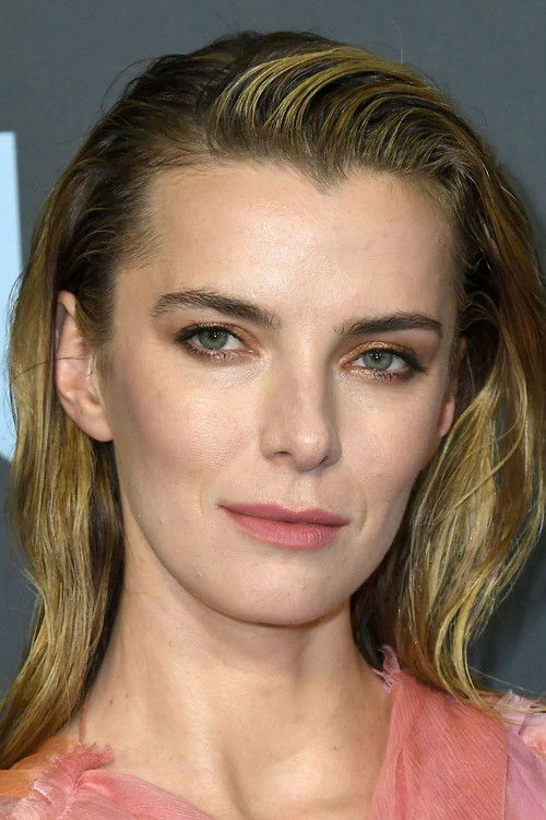 Photo of Betty Gilpin
