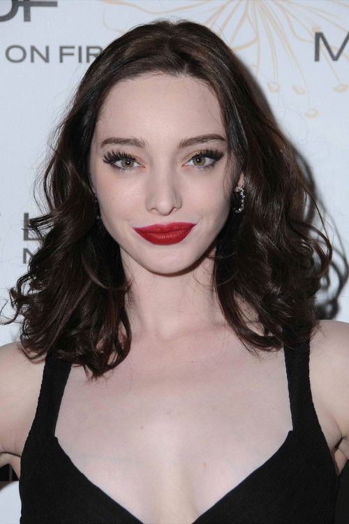 Photo of Emma Dumont