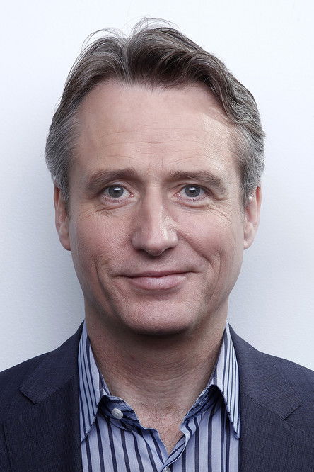 Photo of Linus Roache