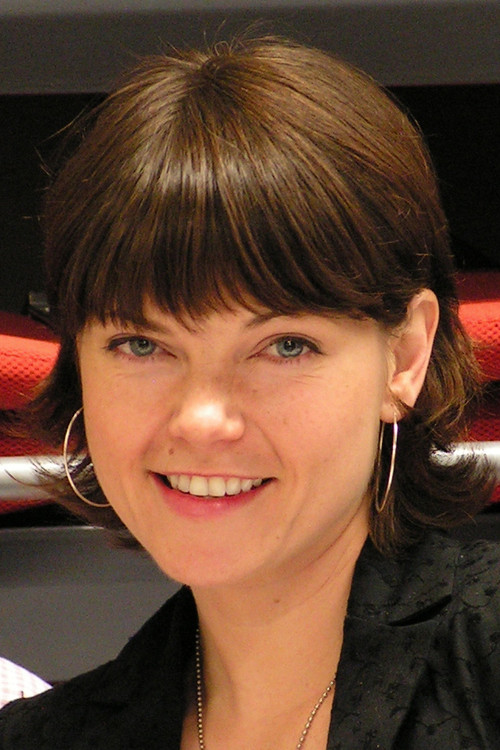 Photo of Nicole De Boer