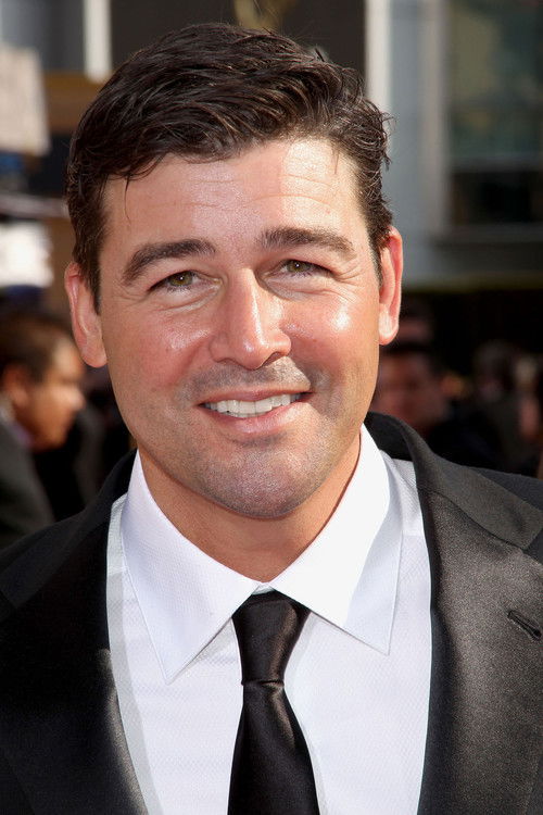 Photo of Kyle Chandler