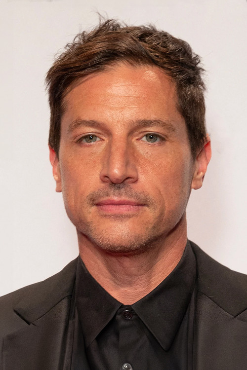 Photo of Simon Rex