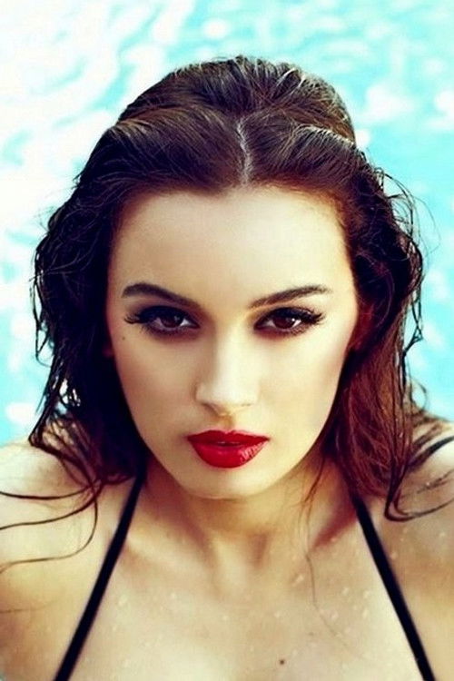 Photo of Evelyn Sharma
