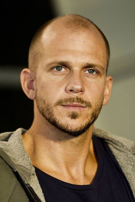 Photo of Gustaf Skarsgård