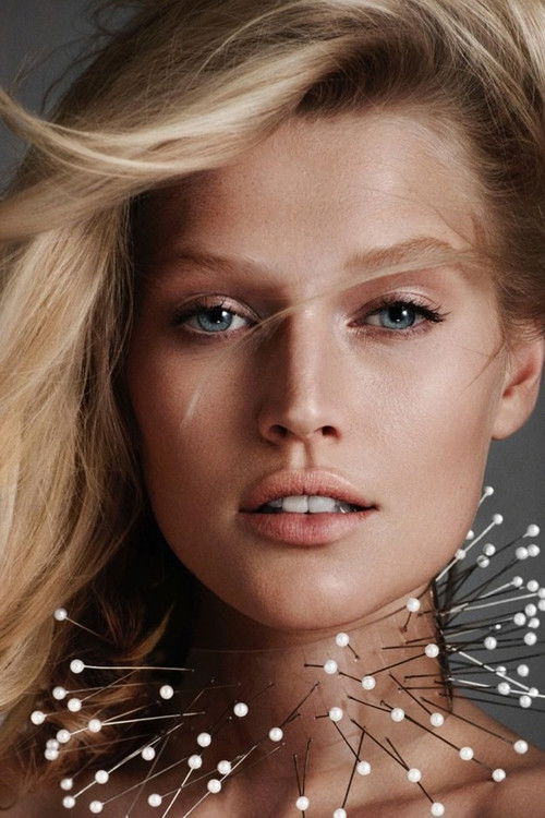 Photo of Toni Garrn