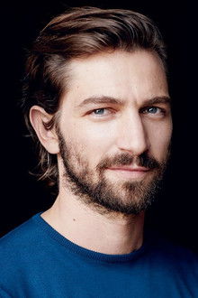 Photo of Michiel Huisman