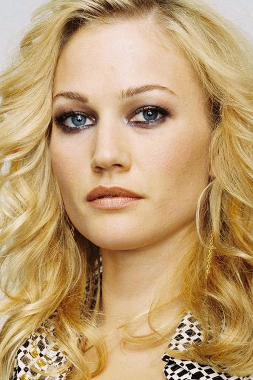 Photo of Sarah Wynter