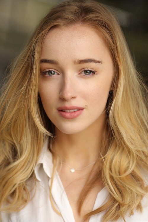 Photo of Phoebe Dynevor