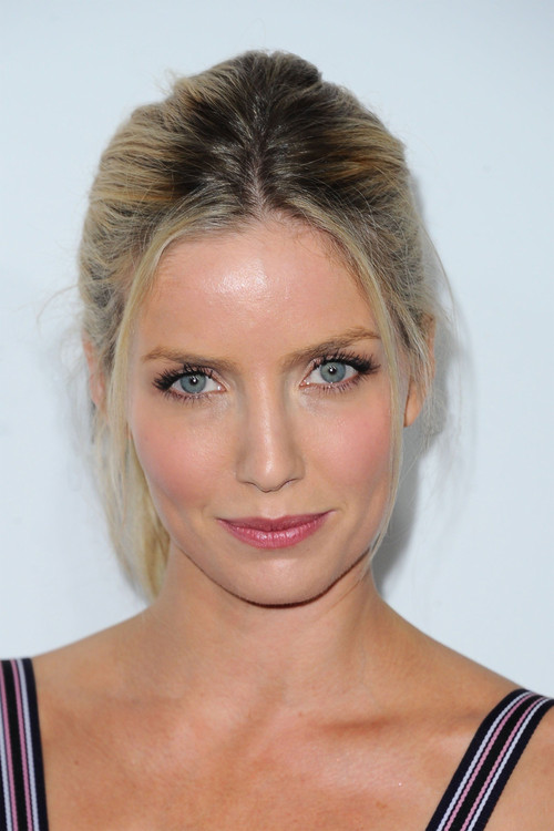 Photo of Annabelle Wallis
