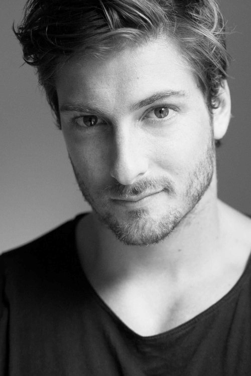 Photo of Daniel Lissing