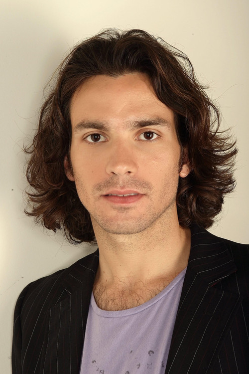 Photo of Santiago Cabrera