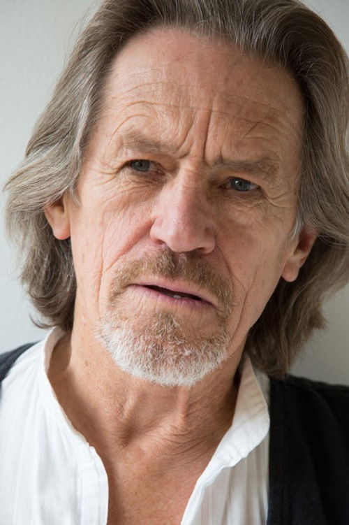 Photo of Miles Anderson