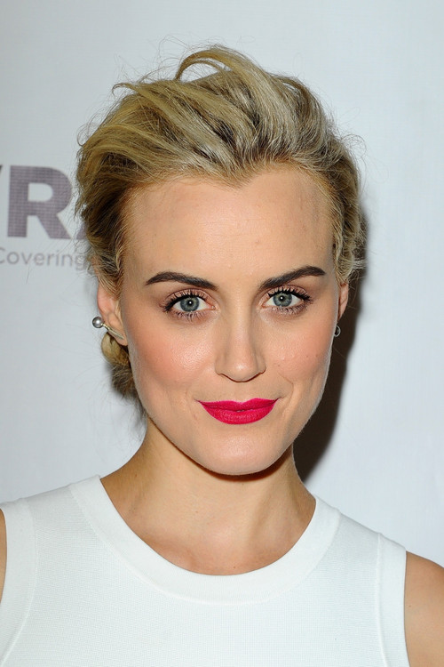 Photo of Taylor Schilling