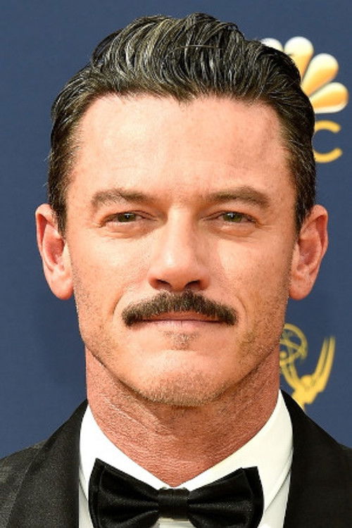 Photo of Luke Evans