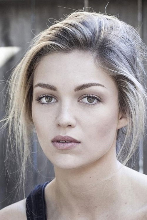 Photo of Lili Simmons