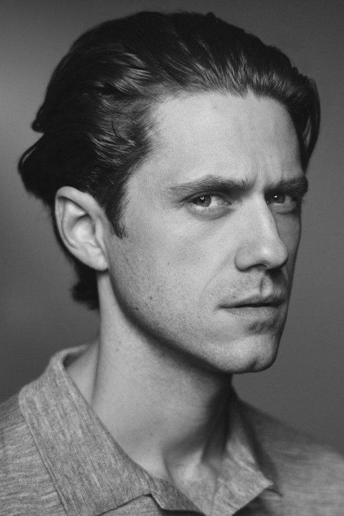 Photo of Aaron Tveit