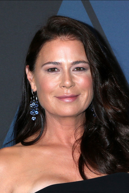 Photo of Maura Tierney
