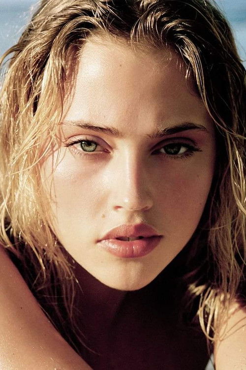 Photo of Estella Warren