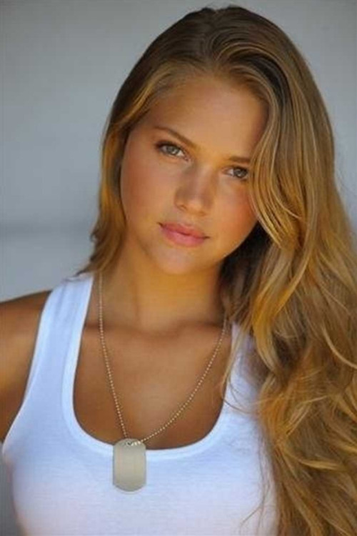 Photo of Esti Ginzburg