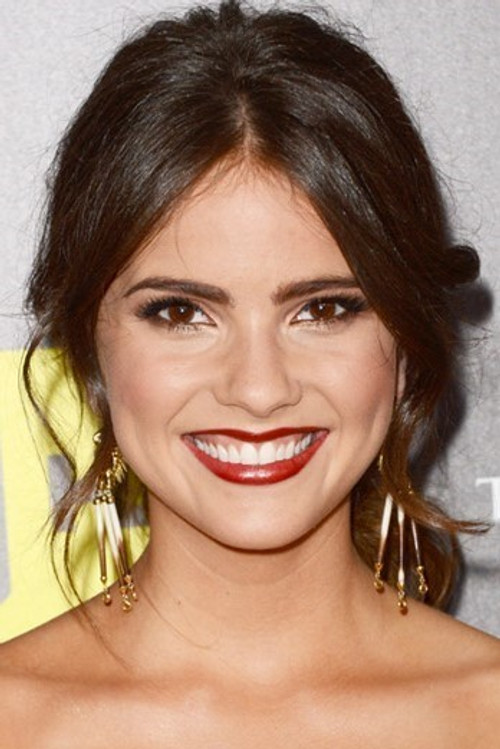 Photo of Shelley Hennig