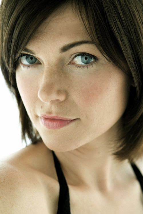Photo of Nicole De Boer