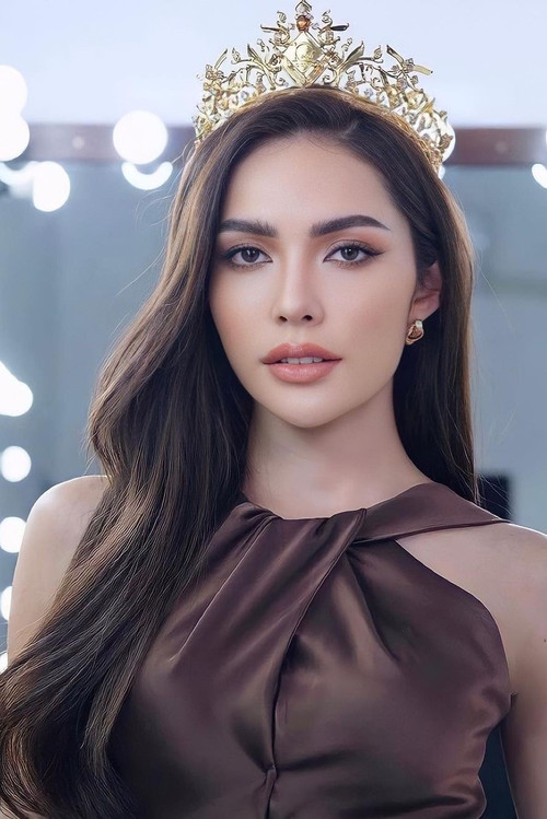 Photo of Charlotte Austin