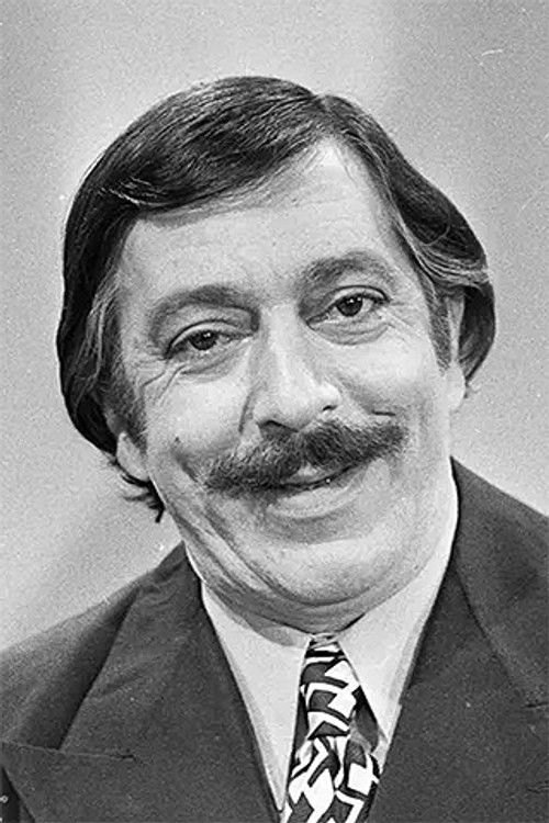 Photo of José Lewgoy