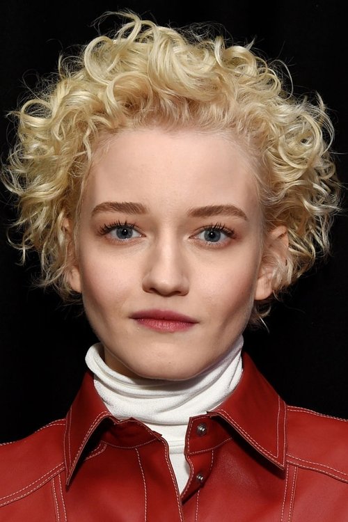 Photo of Julia Garner