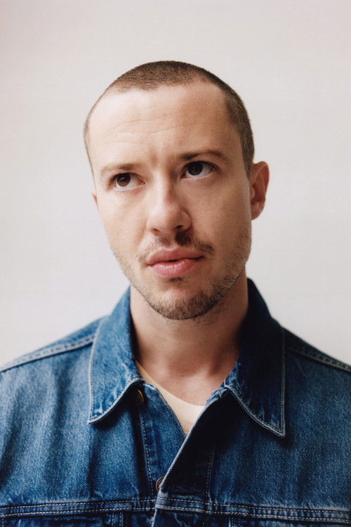 Photo of Joseph Quinn