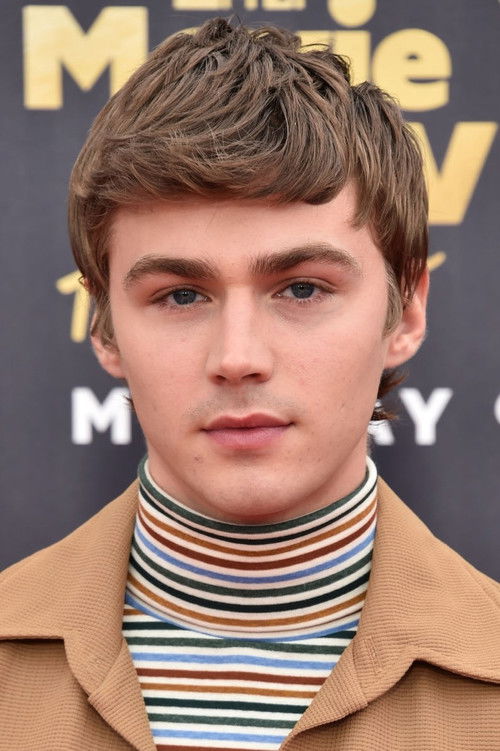 Photo of Miles Heizer