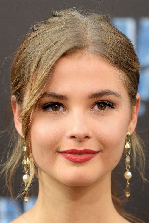 Photo of Stefanie Scott