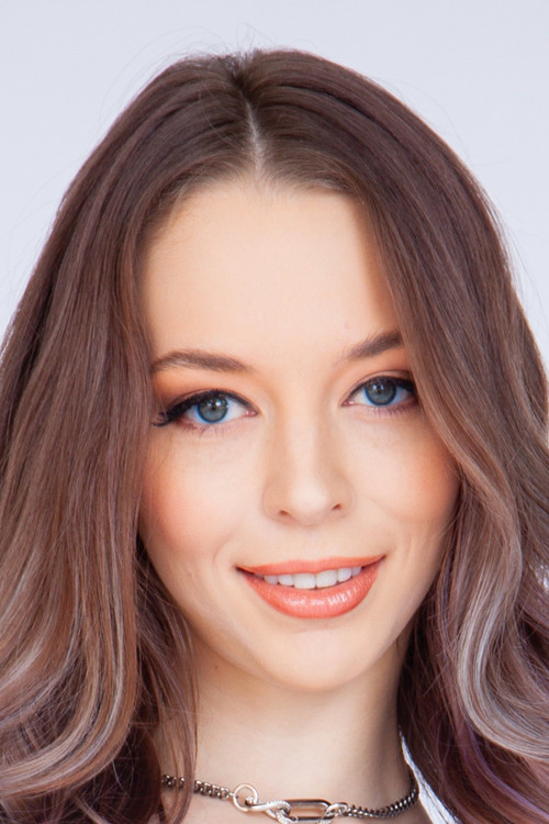 Photo of Lily Larimar