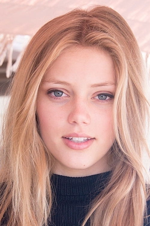 Photo of Grace Van Dien