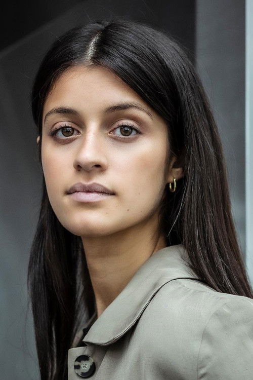 Photo of Anya Chalotra