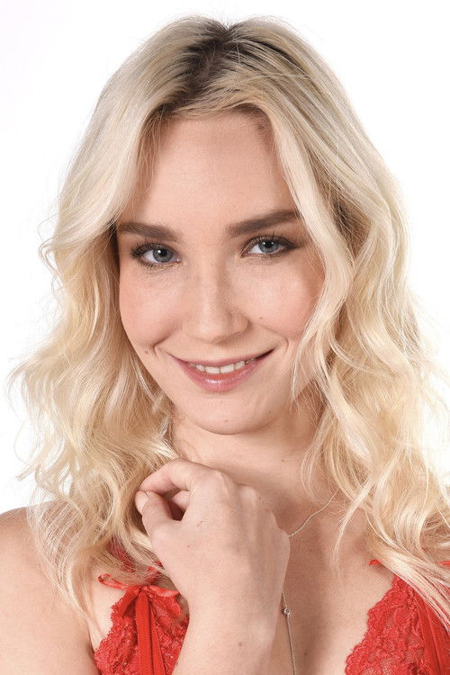 Photo of Claire Roos