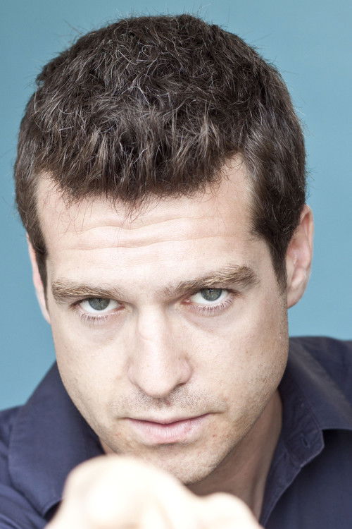 Photo of Zachary Bennett