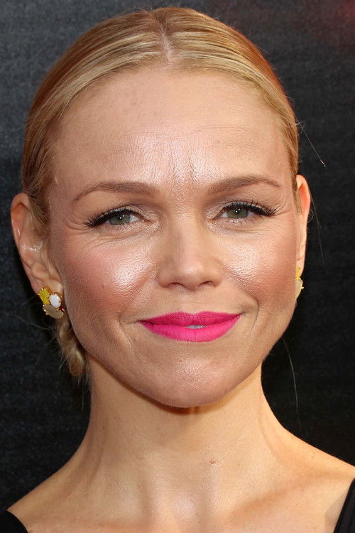 Photo of Lauren Bowles