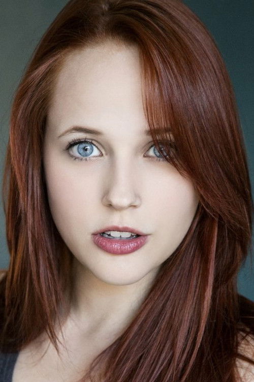 Photo of Nicole Elliott