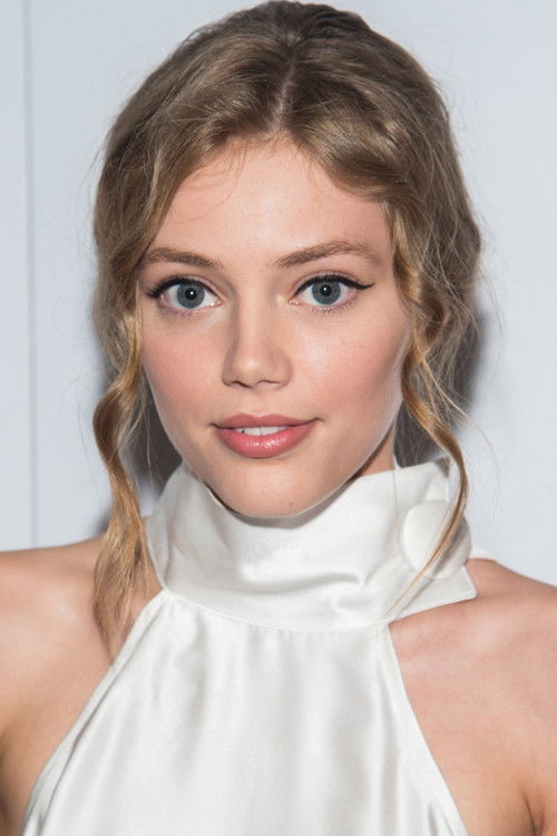 Photo of Grace Van Dien