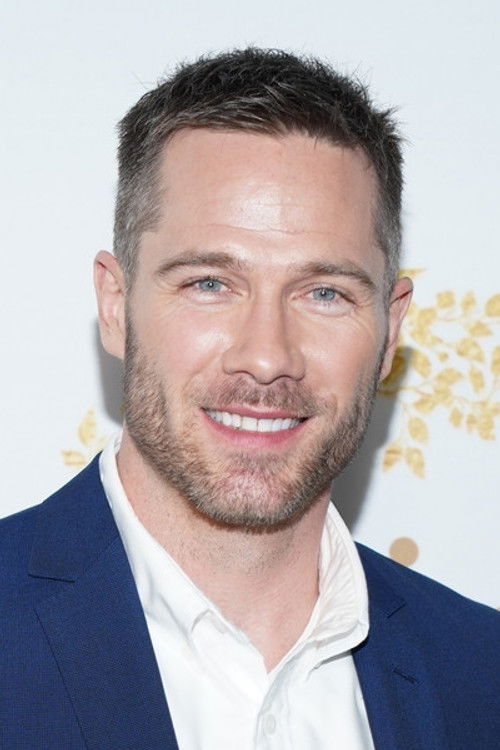 Photo of Luke Macfarlane