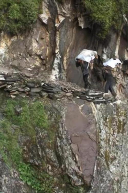 天空の一本道～秘境・チベット開山大運搬～