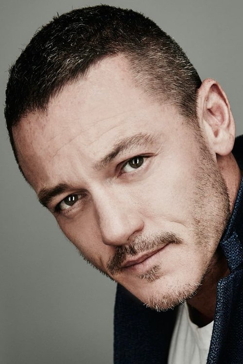 Photo of Luke Evans