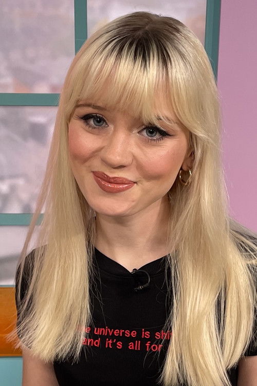 Photo of Maisie Peters