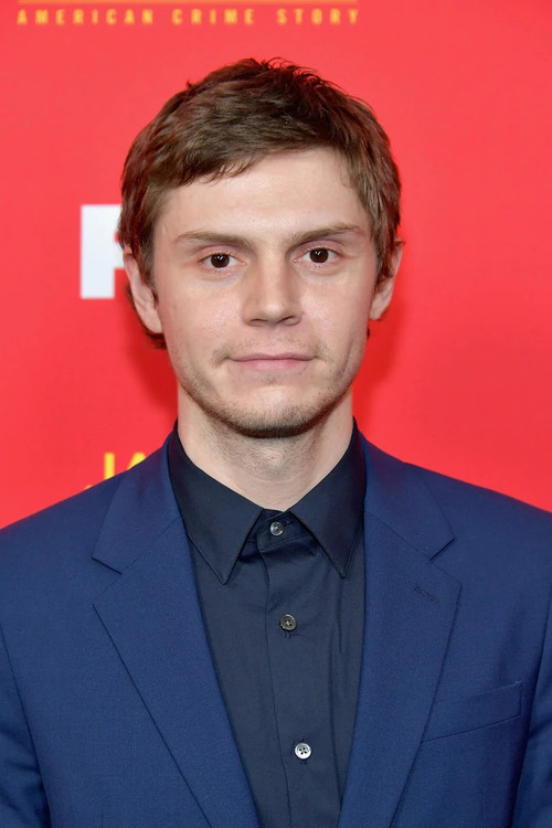 Photo of Evan Peters