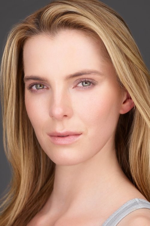 Photo of Betty Gilpin